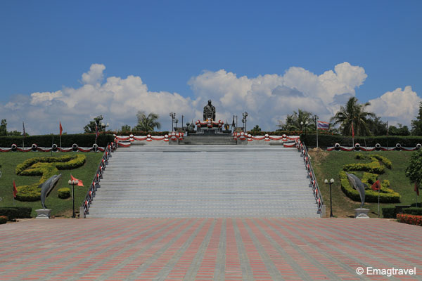 อนุสาวรีย์พระจอมเกล้า ณ หว้ากอ